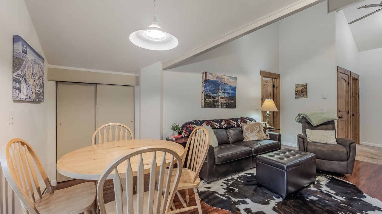 Photo of Livingroom in Sandpoint
