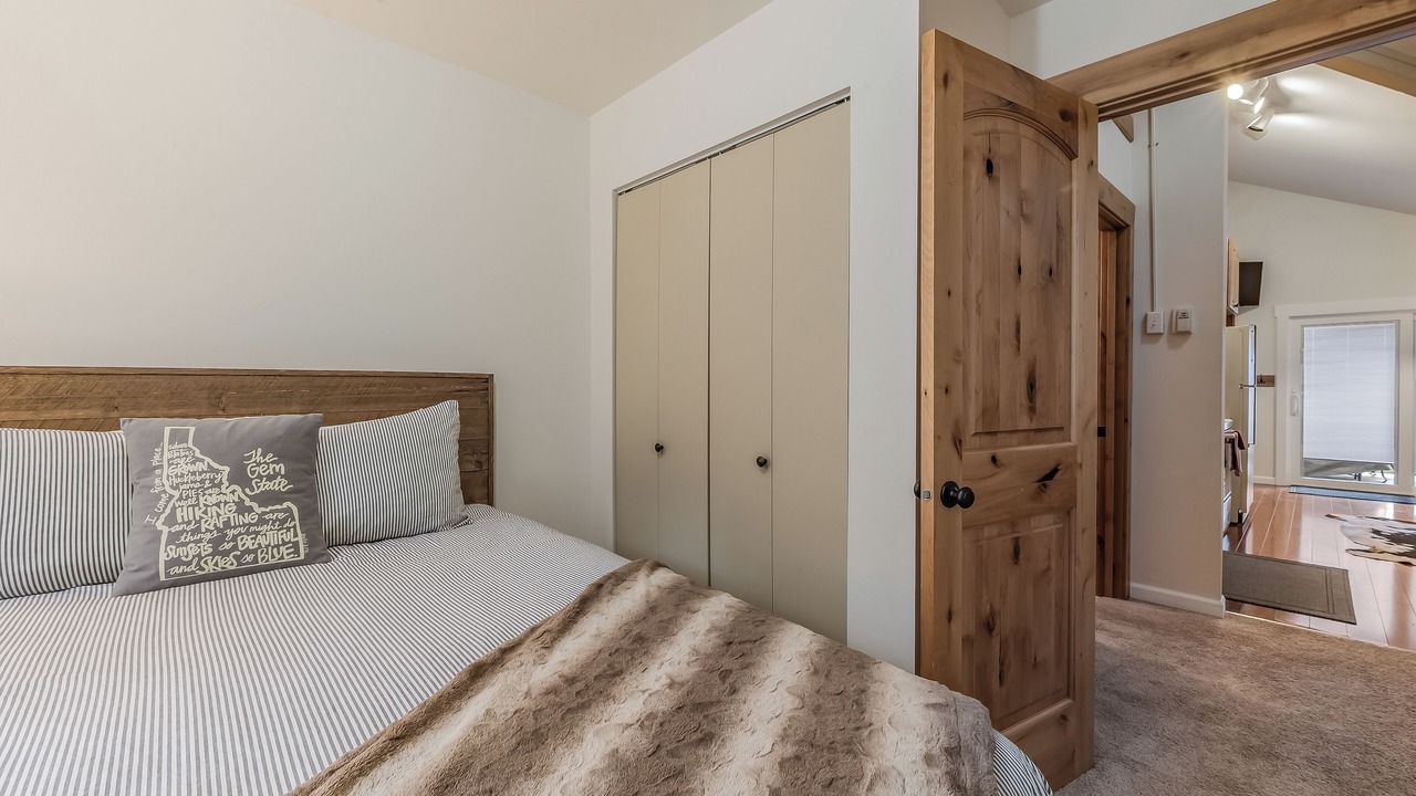 Photo of Bedroom in Sandpoint