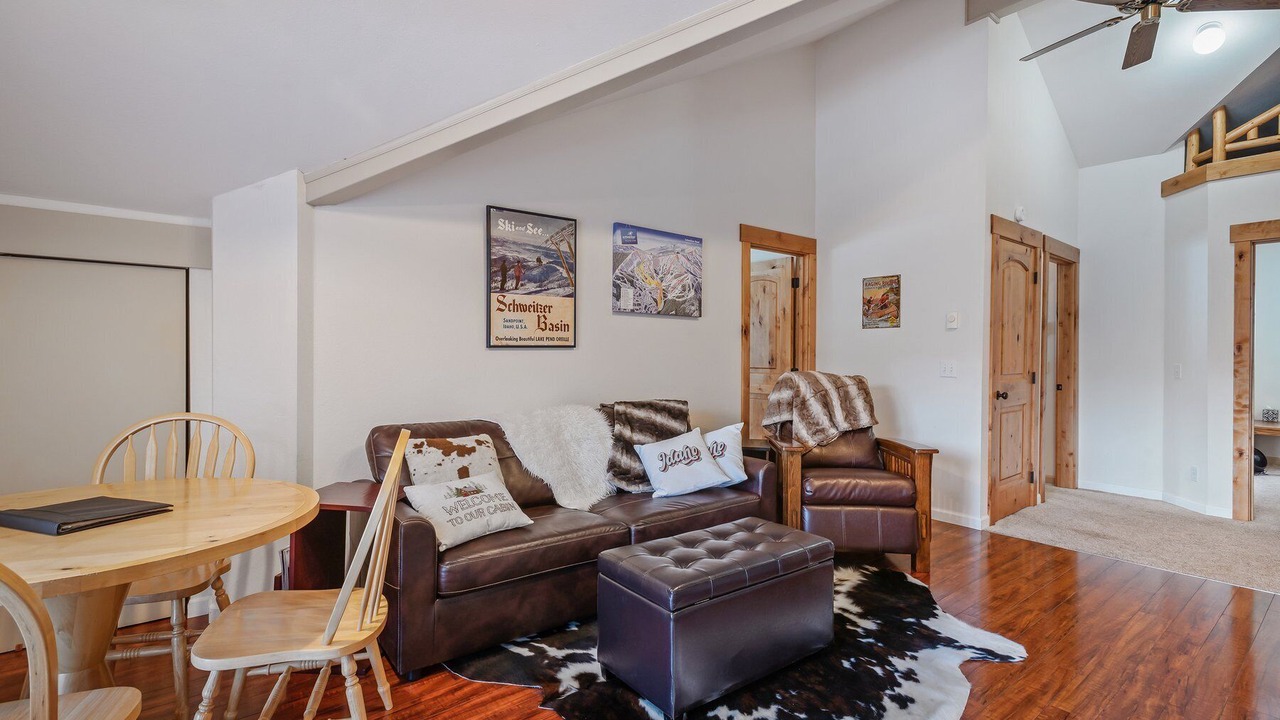 Photo of Livingroom in Sandpoint
