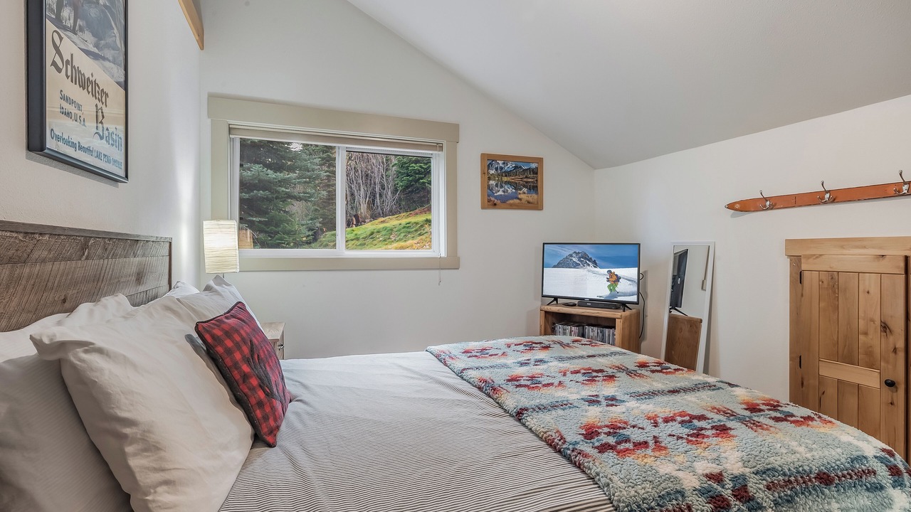 Photo of Bedroom in Sandpoint