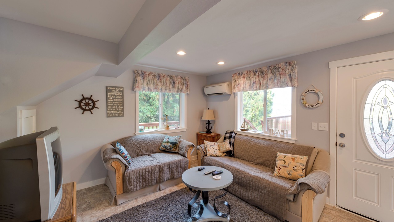 Photo of Livingroom in Lakebay