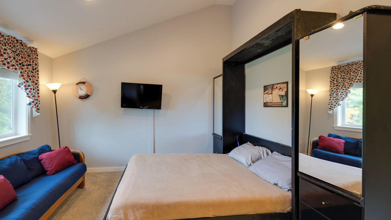 Photo of Bedroom in Lakebay