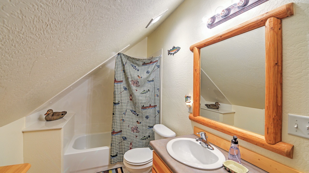 Photo of Bathroom in Klamath Falls
