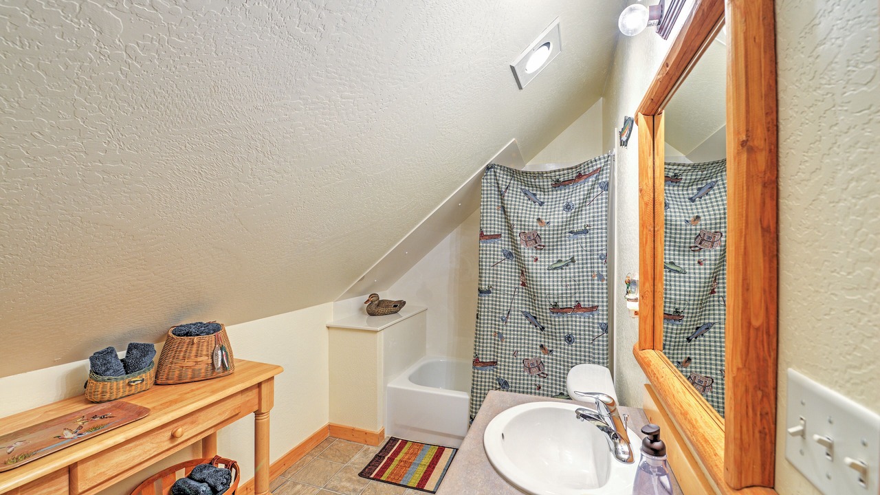 Photo of Bathroom in Klamath Falls
