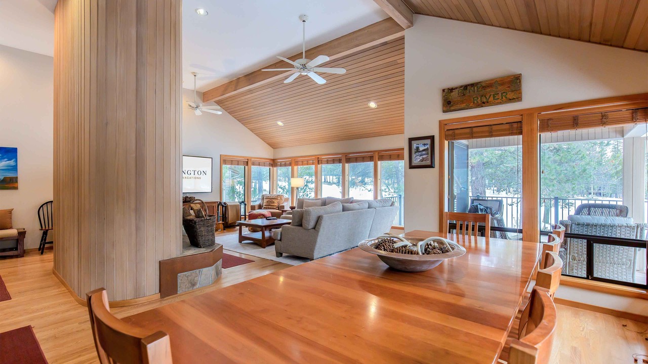 Photo of Livingroom in Sunriver