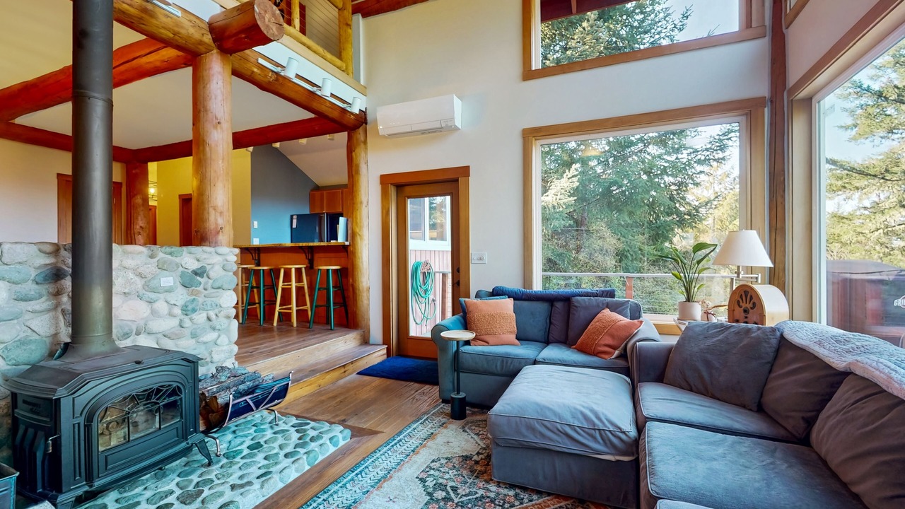 Photo of Livingroom in Eastsound
