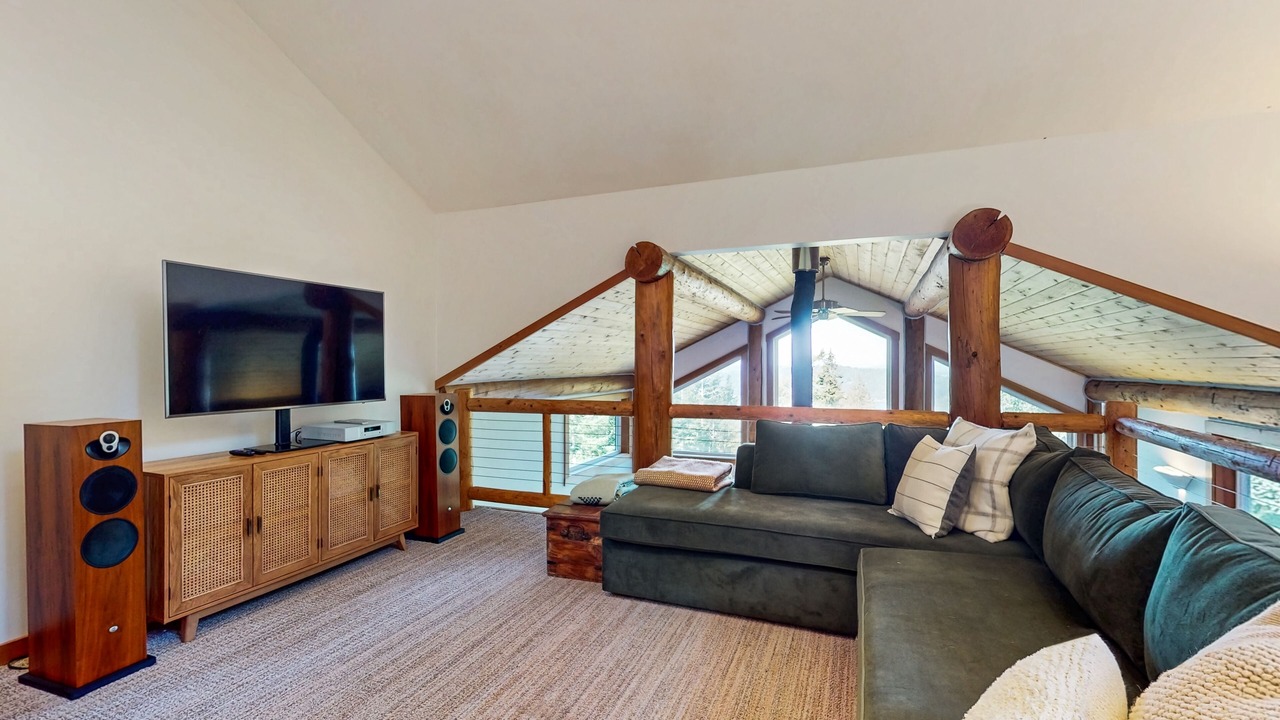 Photo of Livingroom in Eastsound