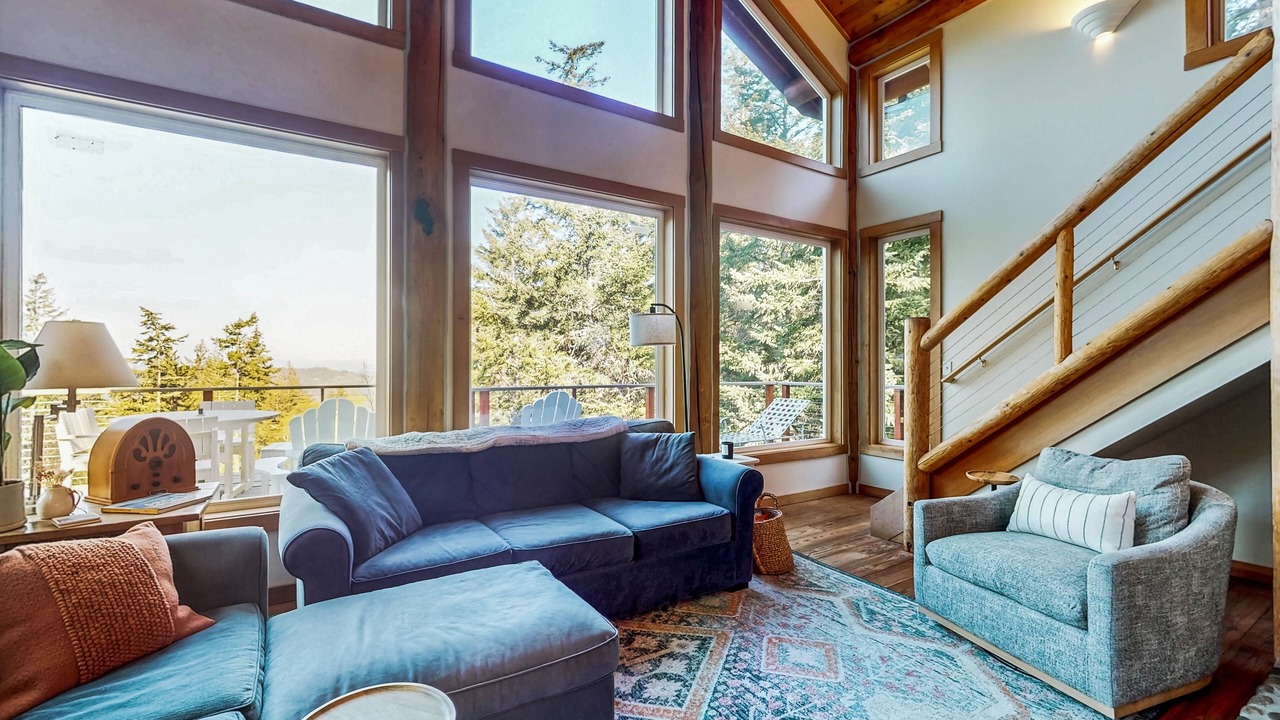 Photo of Livingroom in Eastsound