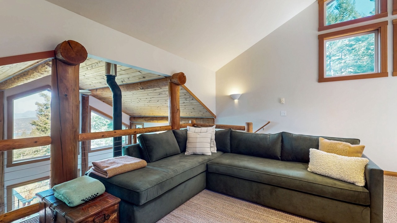 Photo of Livingroom in Eastsound