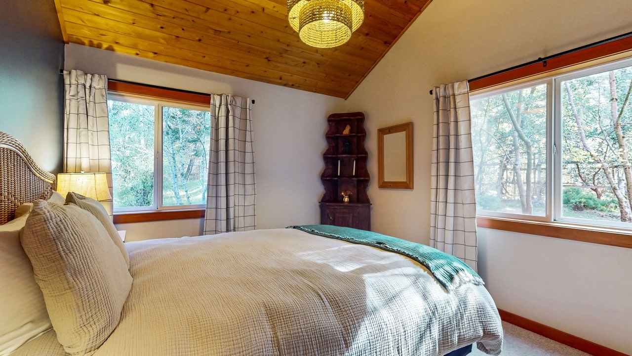 Photo of Bedroom in Eastsound