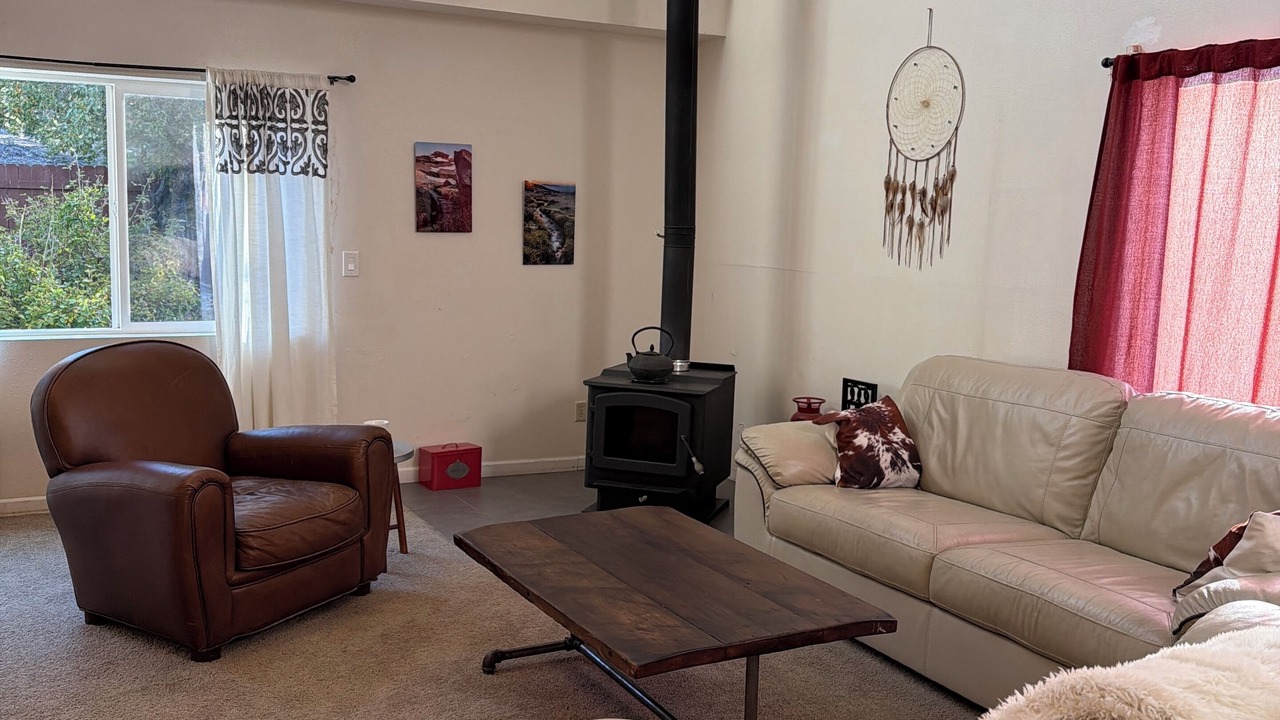 Photo of Livingroom in Mount Shasta