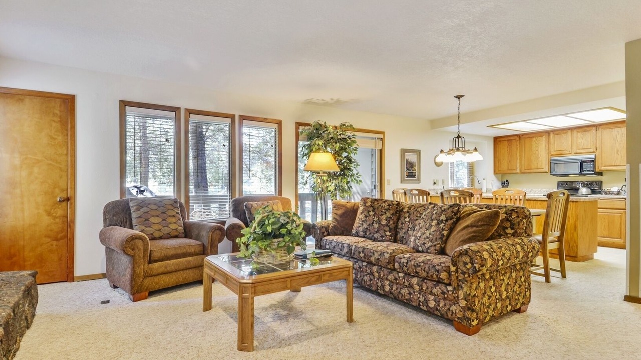 Photo of Livingroom in Sunriver