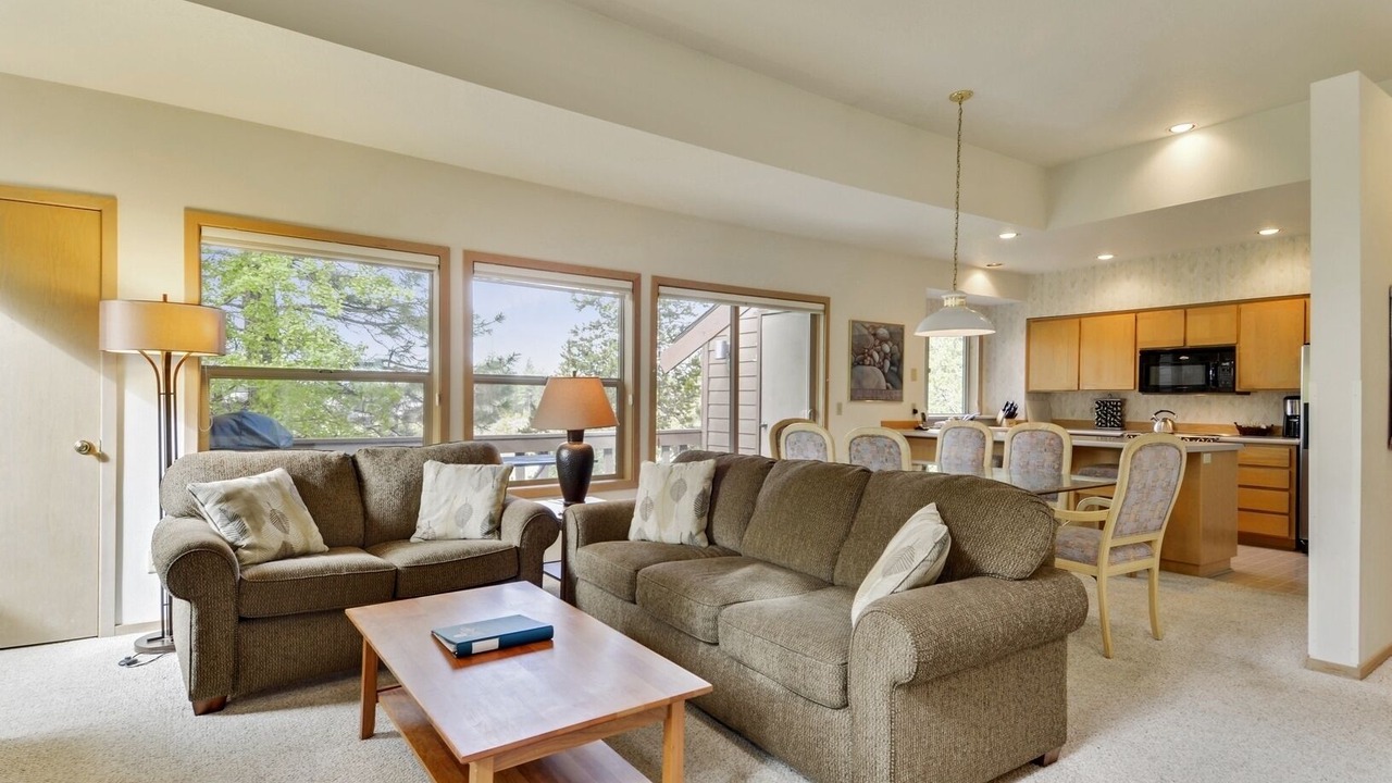 Photo of Livingroom in Sunriver