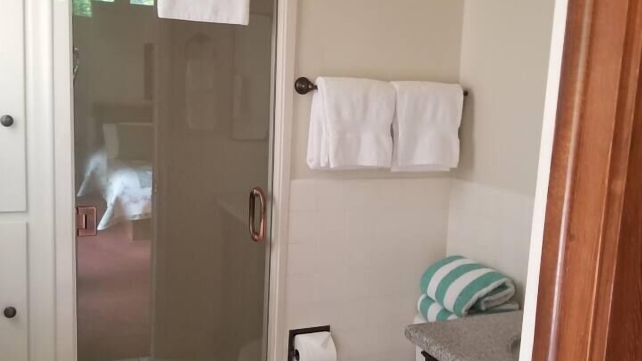 Photo of Bathroom in Elkhorn