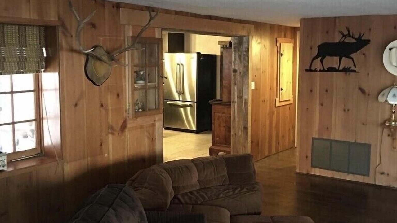 Photo of Livingroom in White Bird