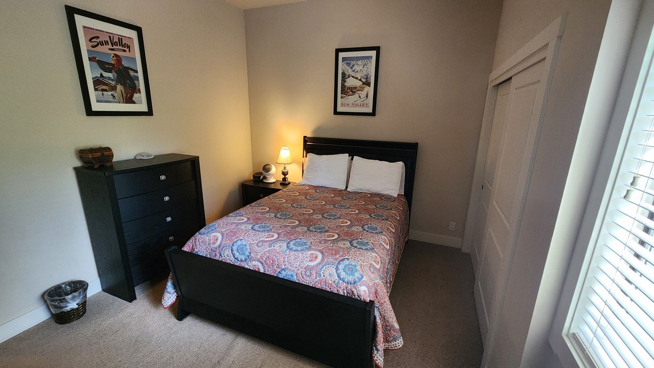 Photo of Bedroom in Elkhorn Village