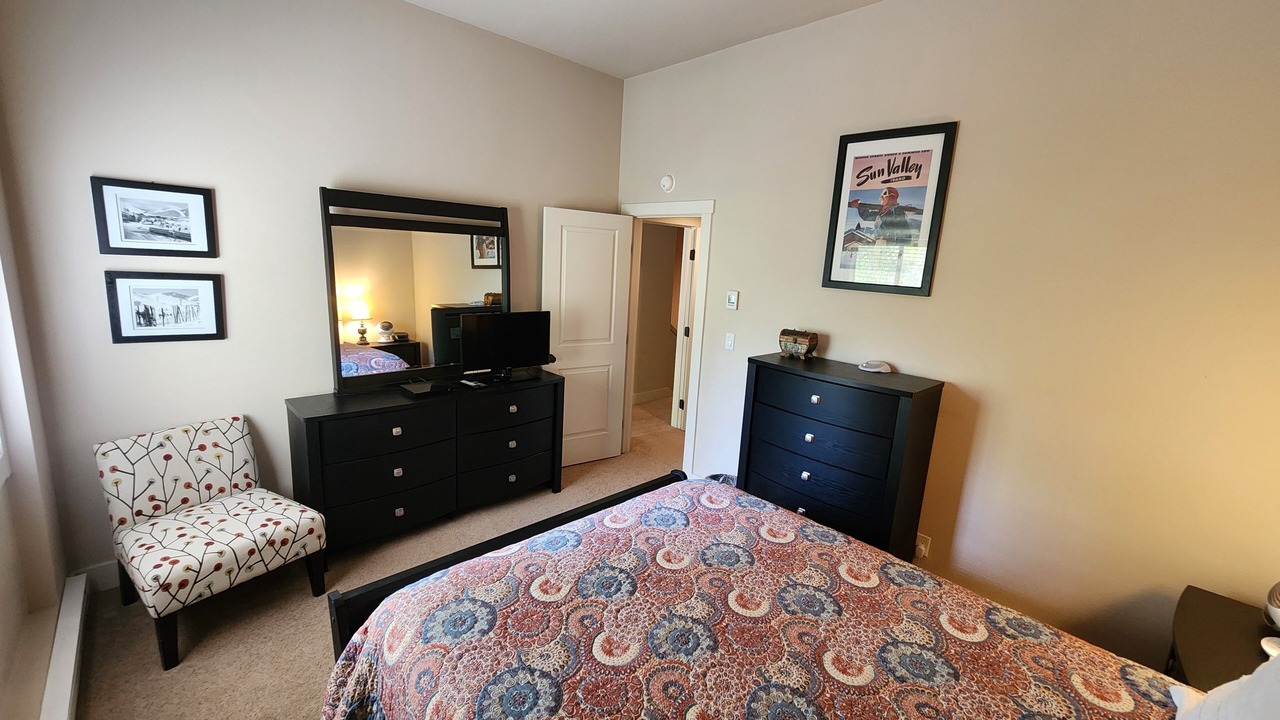 Photo of Bedroom in Elkhorn Village