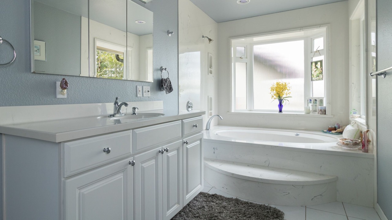 Photo of Bathroom in Roseburg