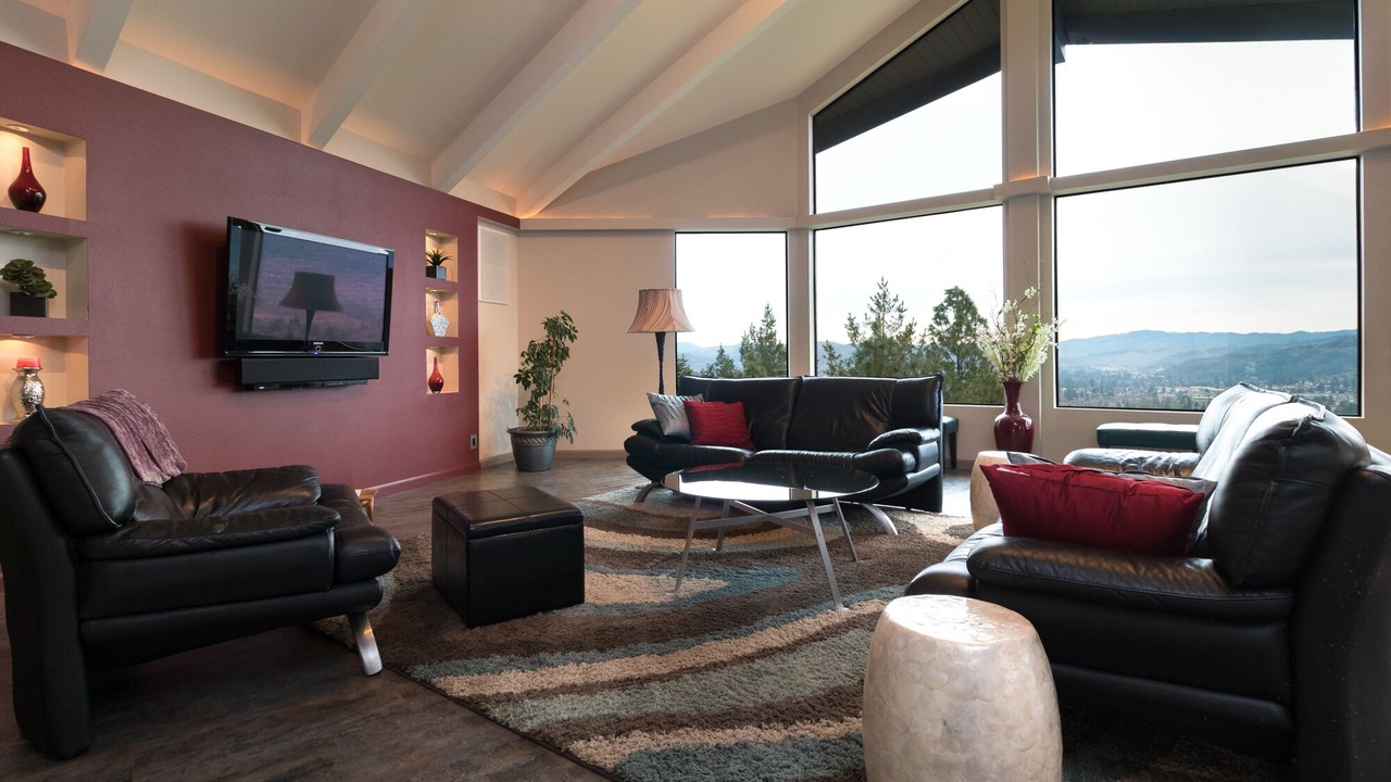 Photo of Livingroom in Roseburg