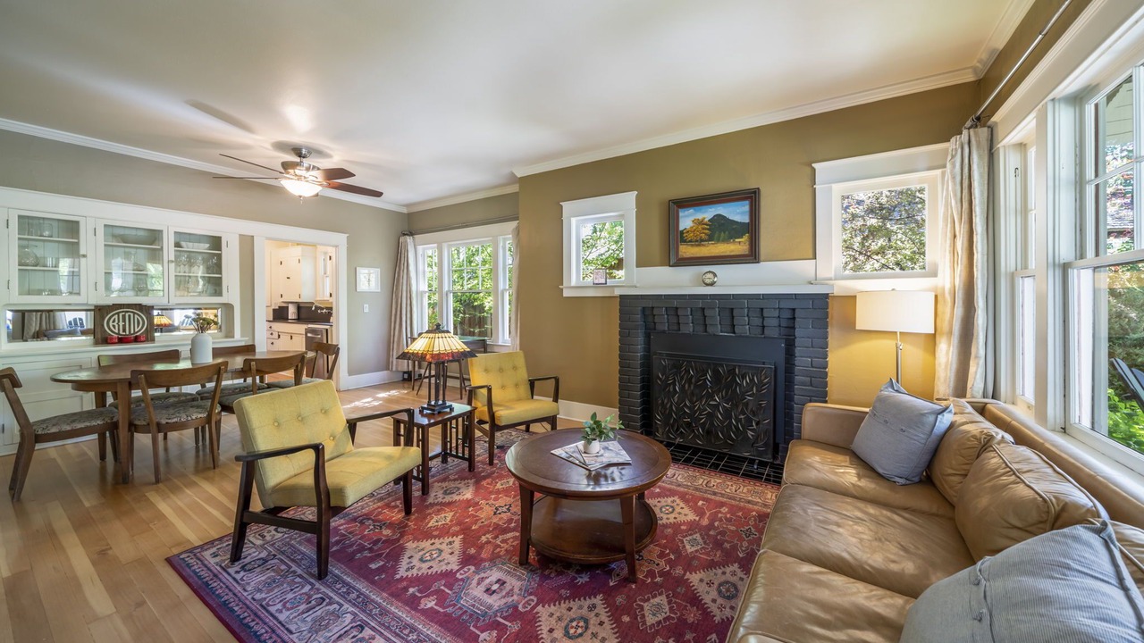 Photo of Livingroom in Old Bend