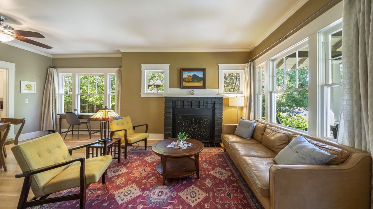 Photo of Livingroom in Old Bend