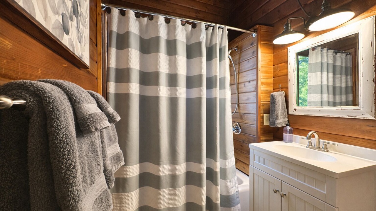 Photo of Bathroom in Leavenworth