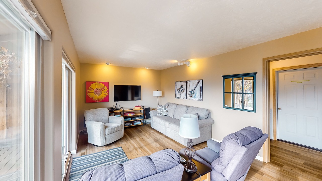 Photo of Livingroom in Manson