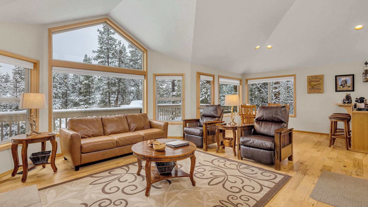 Photo of Livingroom in Sunriver