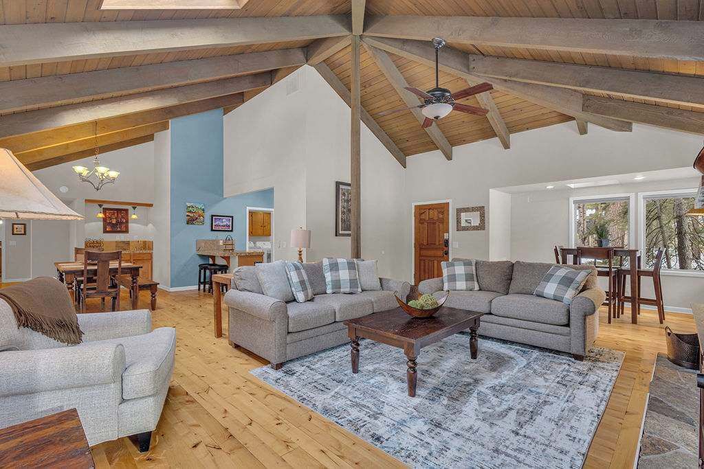 Photo of Livingroom in Sunriver