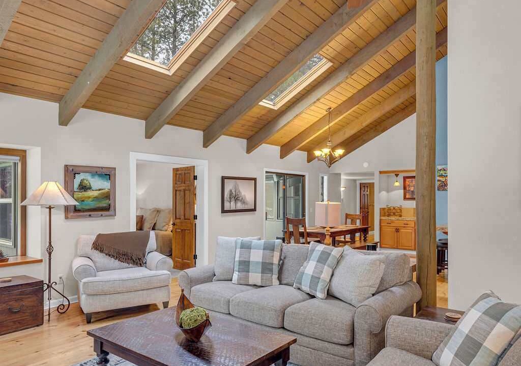 Photo of Livingroom in Sunriver