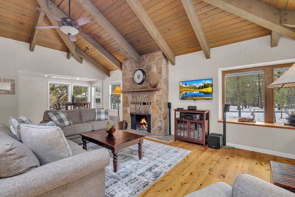 Photo of Livingroom in Sunriver
