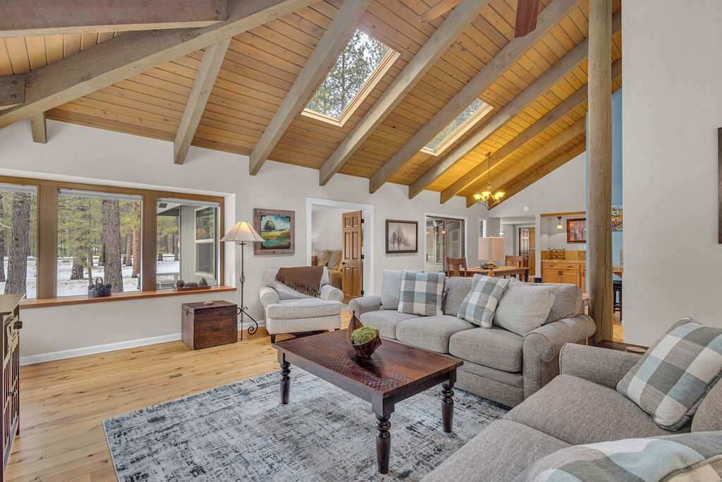 Photo of Livingroom in Sunriver