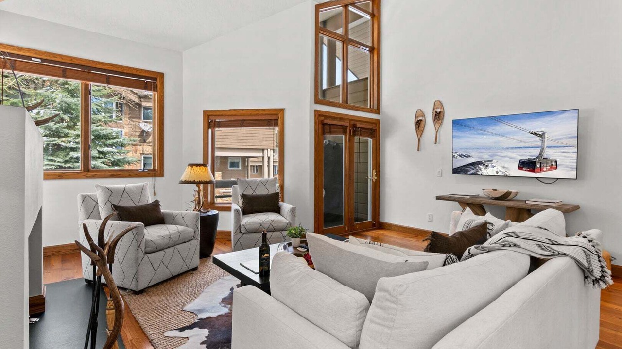 Photo of Livingroom in Teton Village