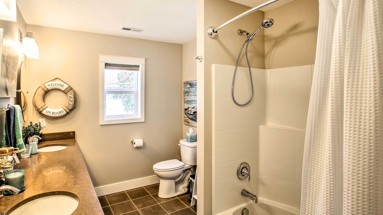 Photo of Bathroom in Garden District