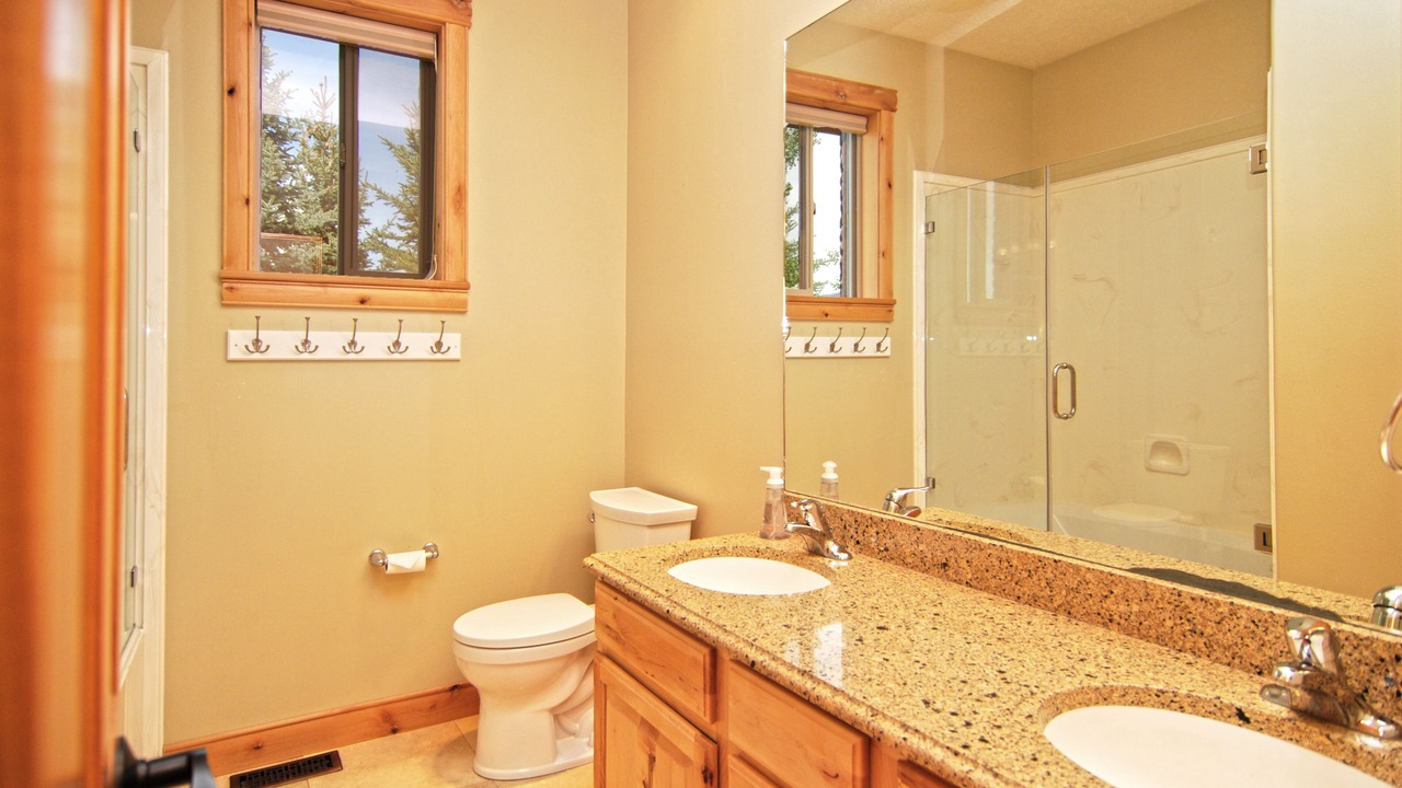 Photo of Bathroom in Garden City