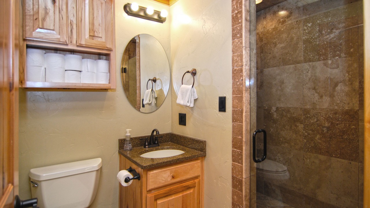 Photo of Bathroom in Garden City
