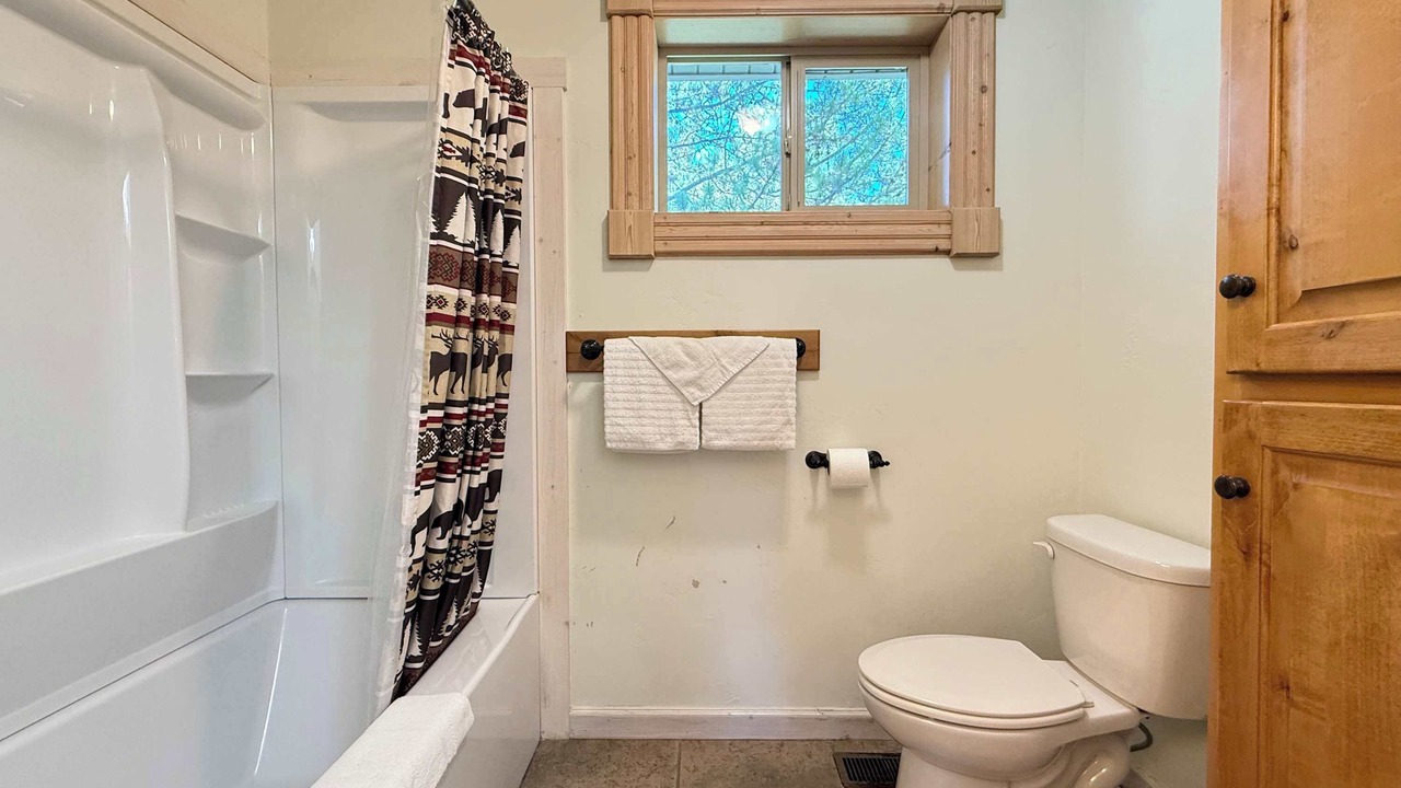 Photo of Bathroom in Island Park