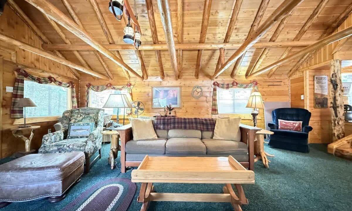 Photo of Livingroom in Island Park