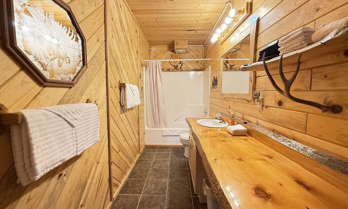 Photo of Bathroom in Island Park