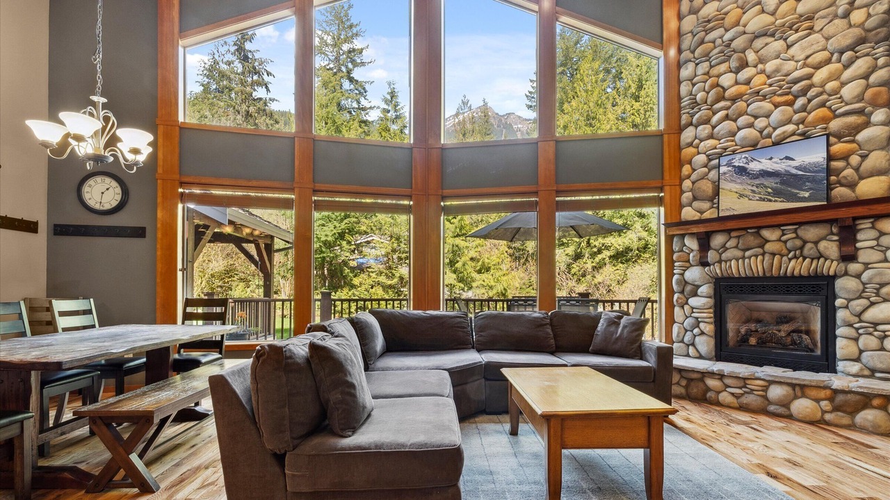 Photo of Livingroom in Glacier