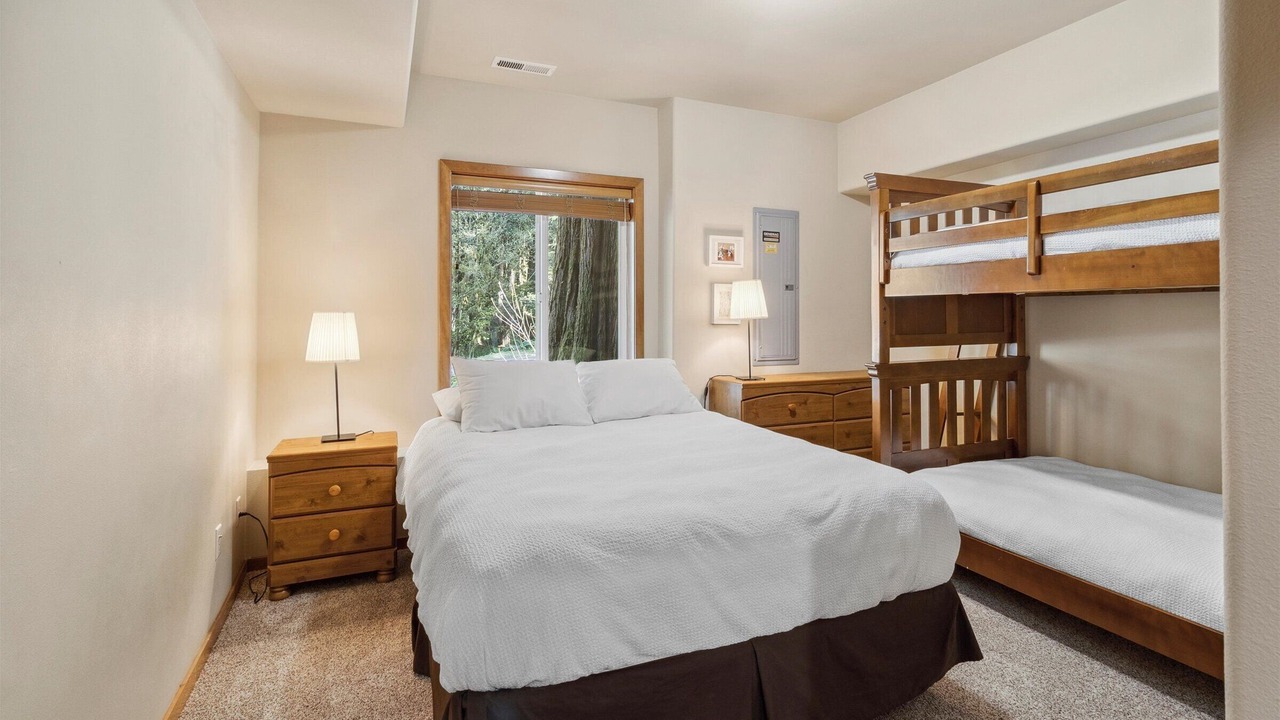 Photo of Bedroom in Glacier