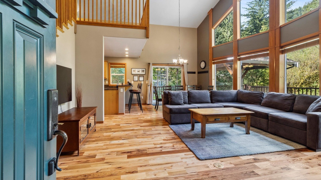 Photo of Livingroom in Glacier