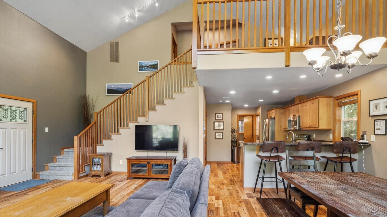 Photo of Livingroom in Glacier