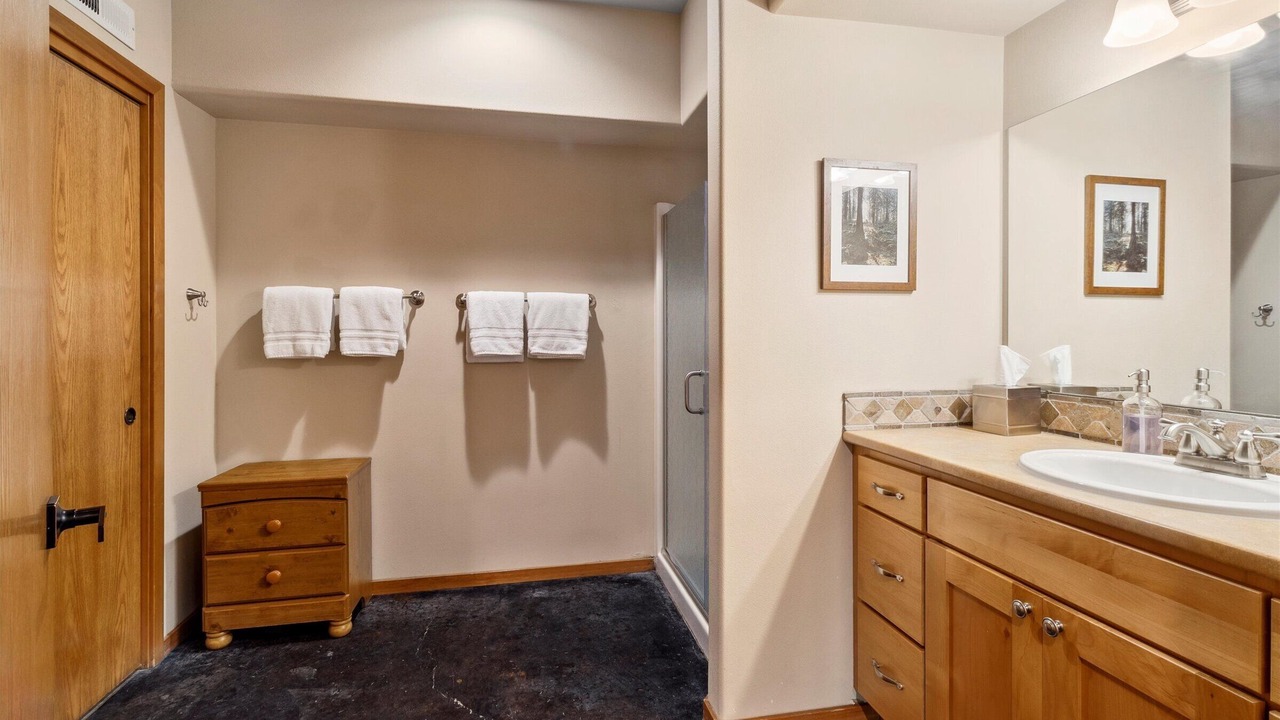 Photo of Bathroom in Glacier