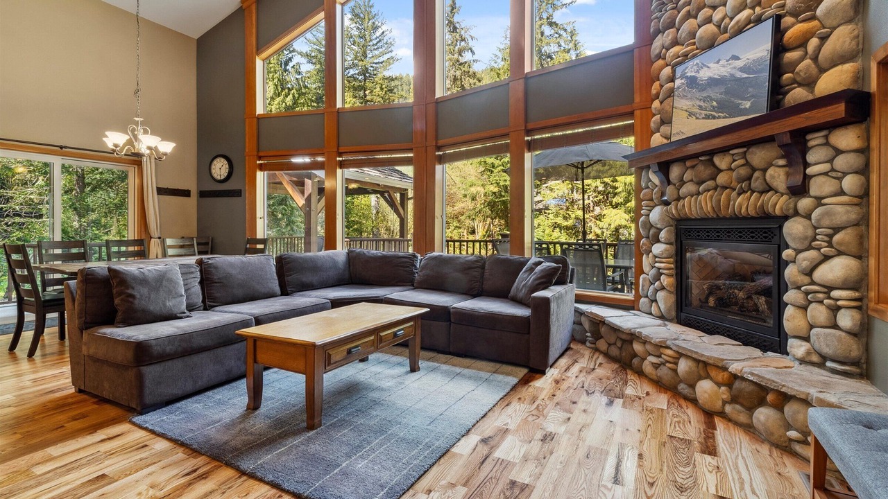 Photo of Livingroom in Glacier