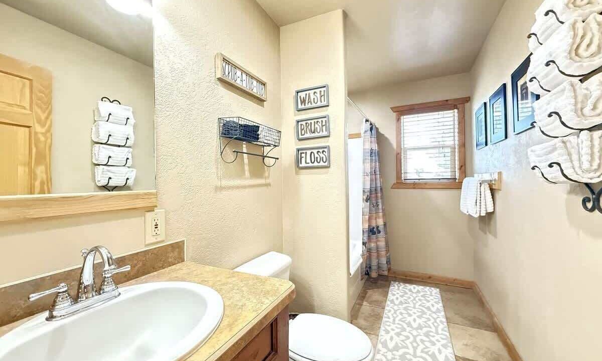 Photo of Bathroom in Rea