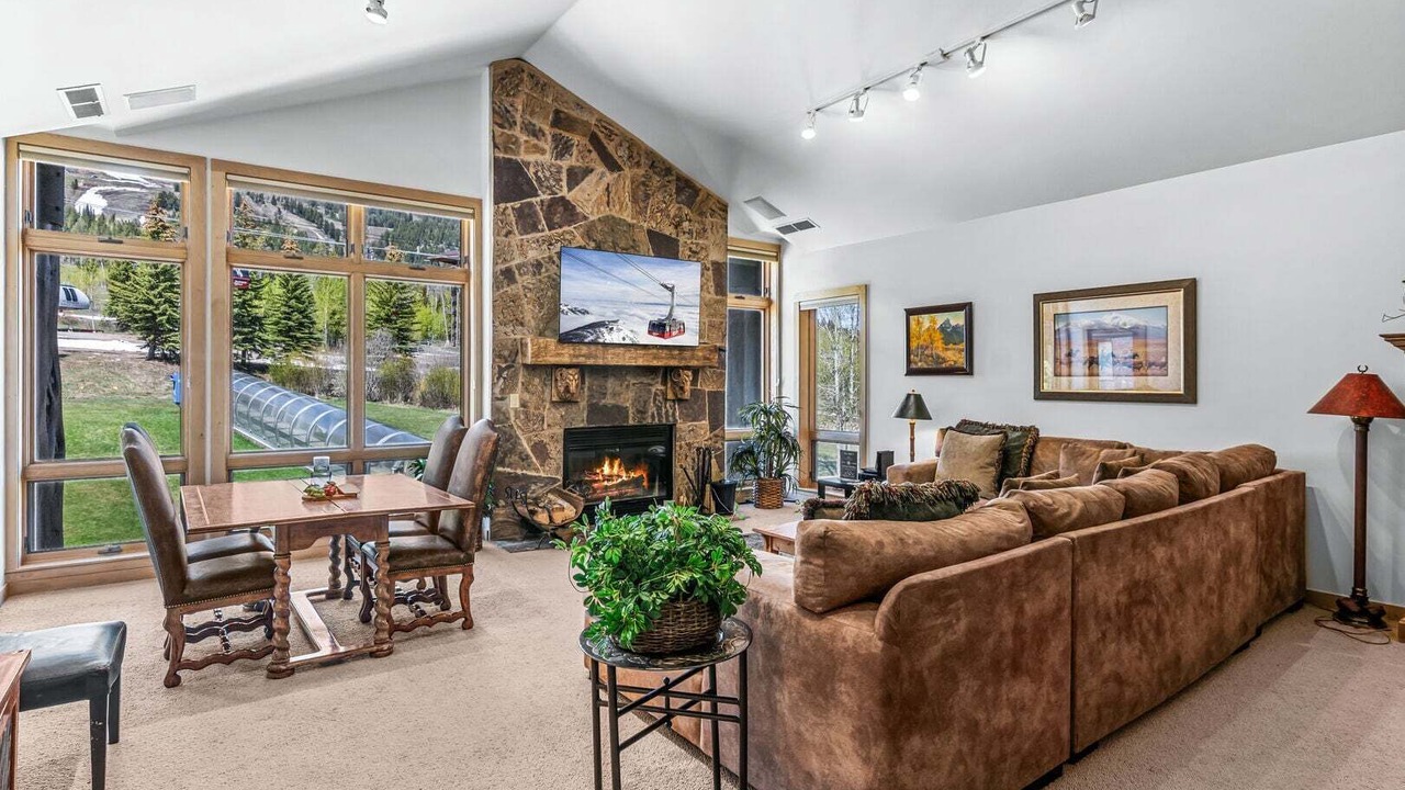 Photo of Livingroom in Teton Village