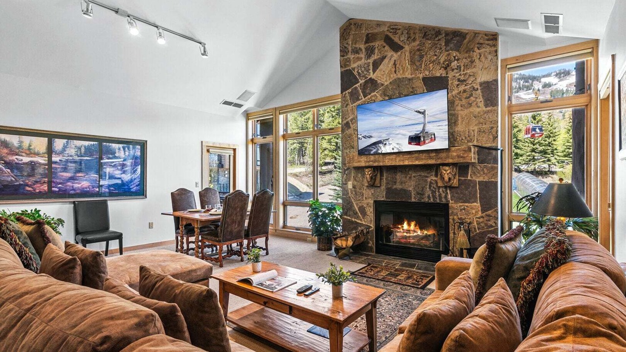 Photo of Livingroom in Teton Village