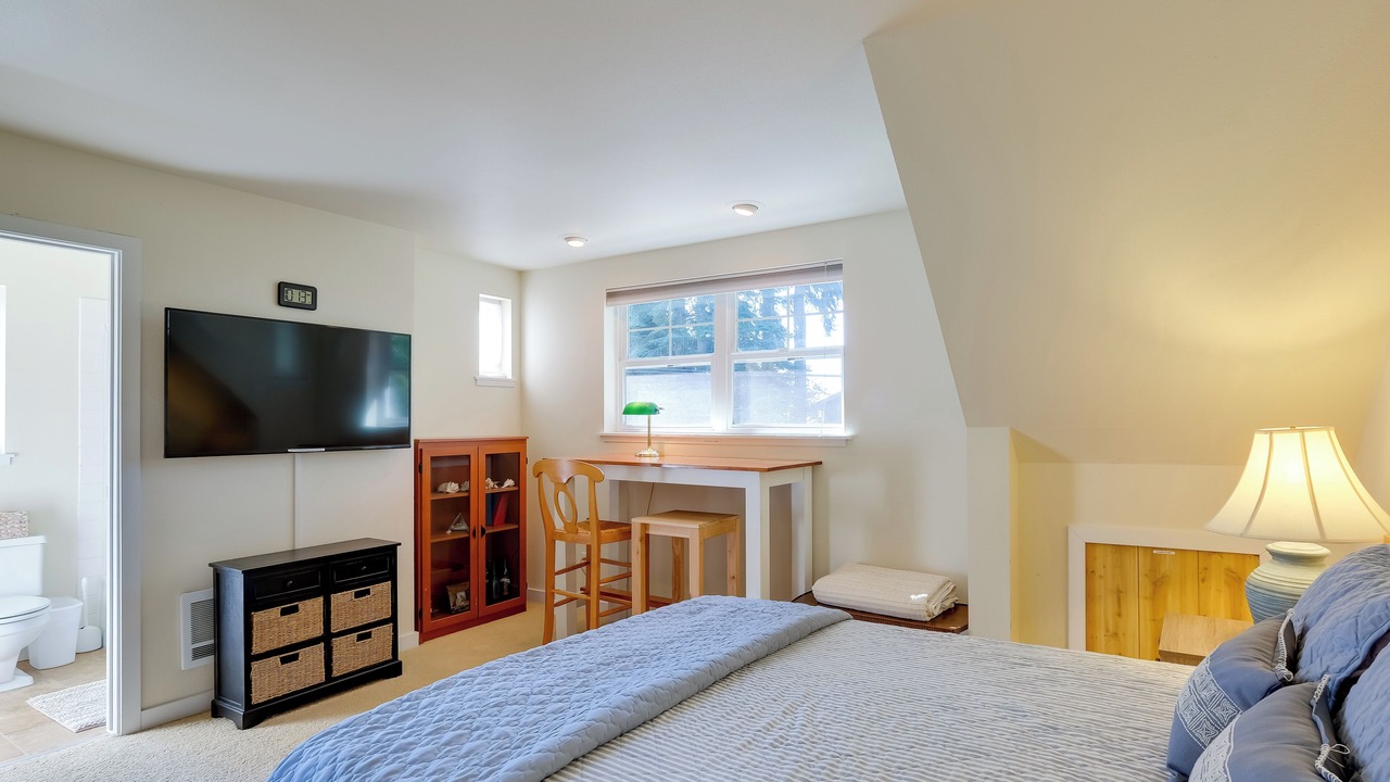 Photo of Bedroom in Indianola