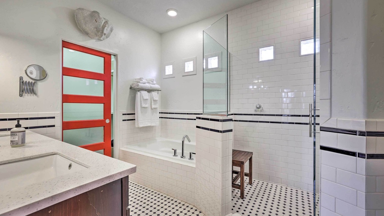 Photo of Bathroom in Sunset